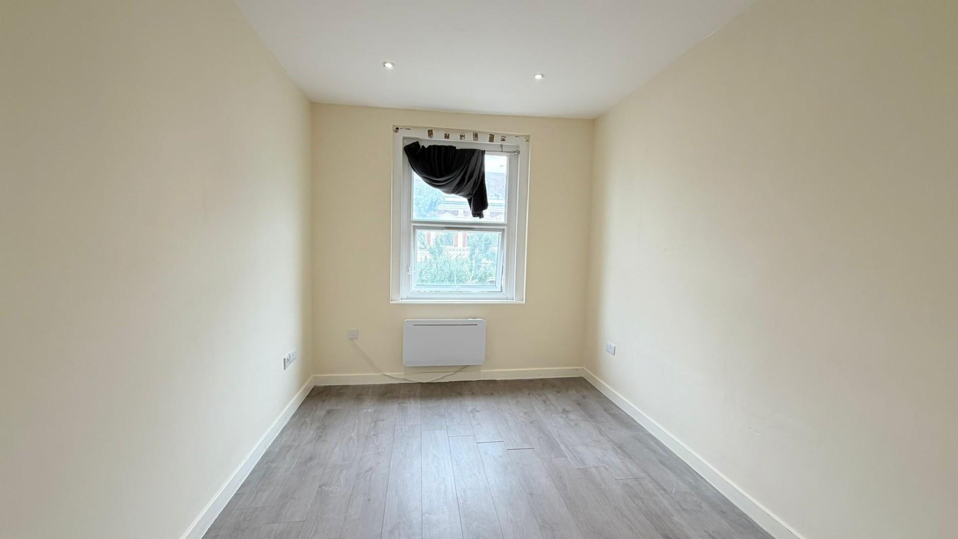 1 bedroom Second Floor flat on the High Road in N22 area